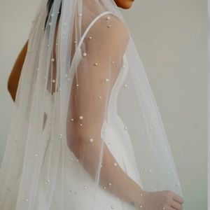 Pearl Veil - Fingertip Length - Light Ivory